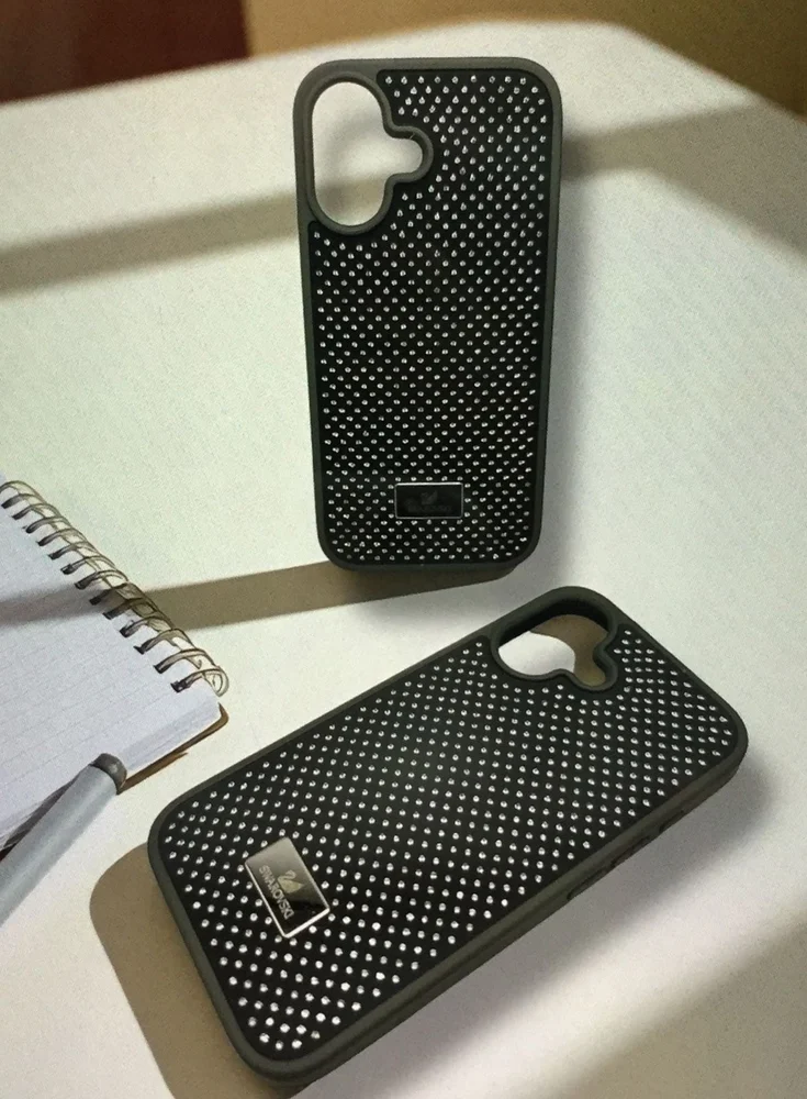 Чехол для iPhone 16 Swarovski черный - 3